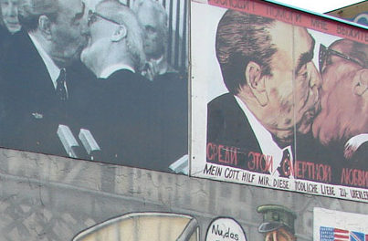 Visit the Berlin Wall’s East Side Gallery (review)