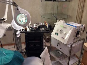 Medi spa treatment room setup, including facial machine. © 2014 AnnMarie Koss / RH Communications, Inc.