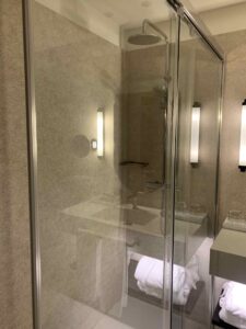 Hotel Molina Lario Guest Room Bathroom