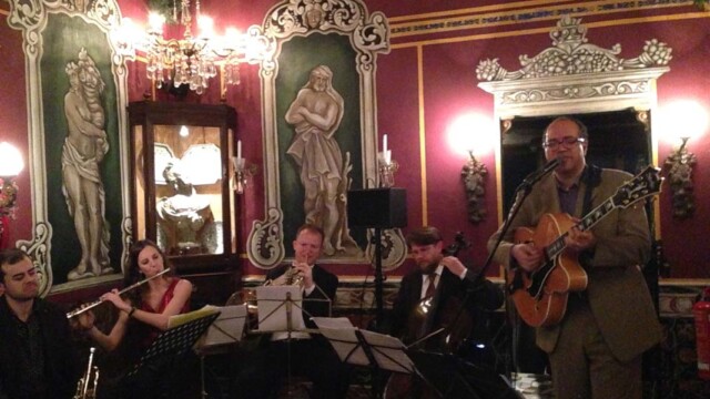 © Rob Hard 2016 Live Music at Cafe de las Horas in Valencia, Spain