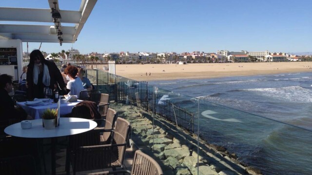 © Rob Hard 2016 Panorama Restaurante Outdoor Terrace in Valencia, Spain