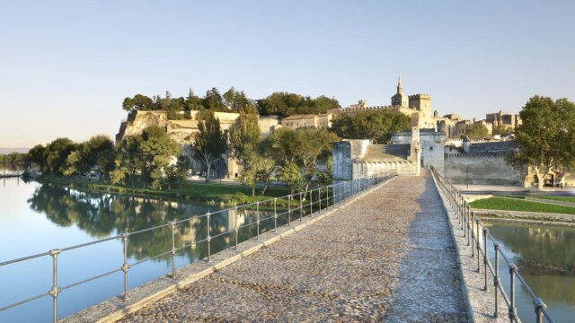 Photo by Eric Larrue Post d'Avignon (Avignon Bridge)