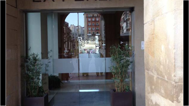 (c) Rob Hard Entrance to Gran Hotel La Perla in Pamplona