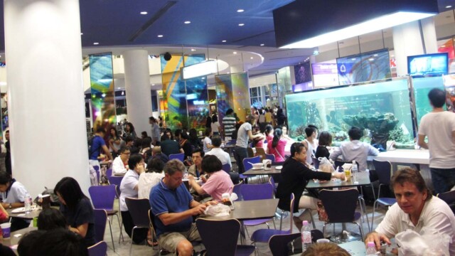 © Phensri Rutledge Food Court in Bangkok Shopping Centre