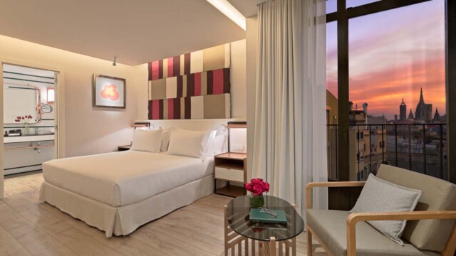 Courtesy image H10 Cubik Barcelona Cathedral Suite