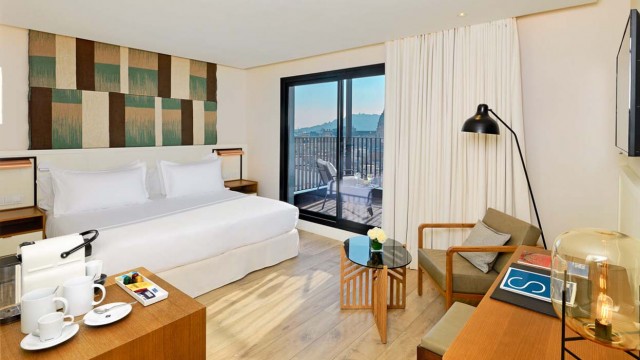 H10 Cubik Barcelona Junior Suite with Cathedral View