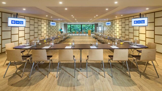 Courtesy image H10 Cubik Barcelona Meeting Room Setup