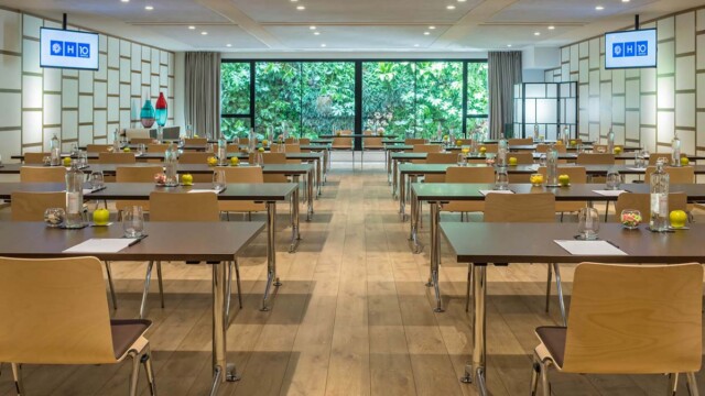 Courtesy image H10 Cubik Barcelona Meeting Room