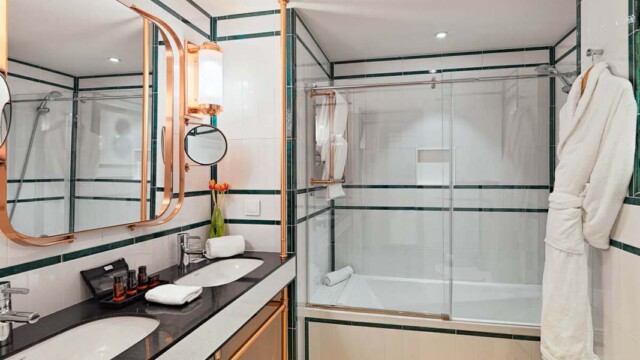 Courtesy image H10 Cubik Hotel Barcelona Classic Guest Room Bath