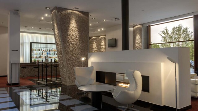 (c) Rob Hard Hilton Madrid Airport Ferrum Lounge