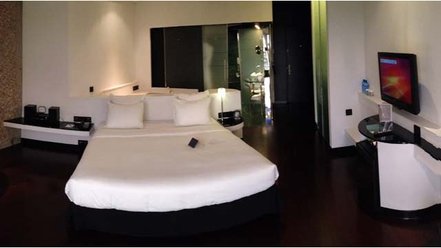 (c) Rob Hard Hilton Madrid Airport King Relaxation Room