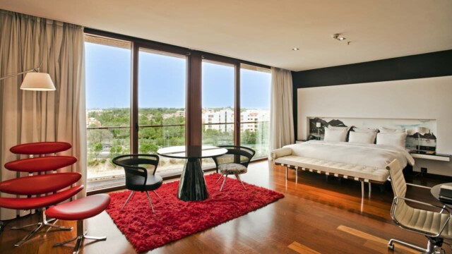 Courtesy image Hilton Madrid Airport Presidential Suite Bedroom