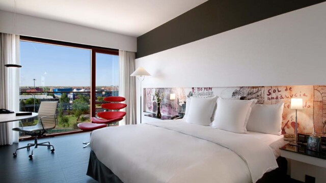 Courtesy image Hilton Madrid Airport Standard Room