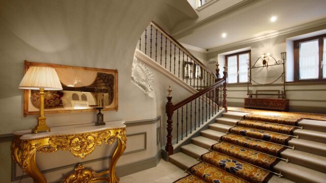(c) Rob Hard Hotel Palacio Guendulain Pamplona Grand Staircase