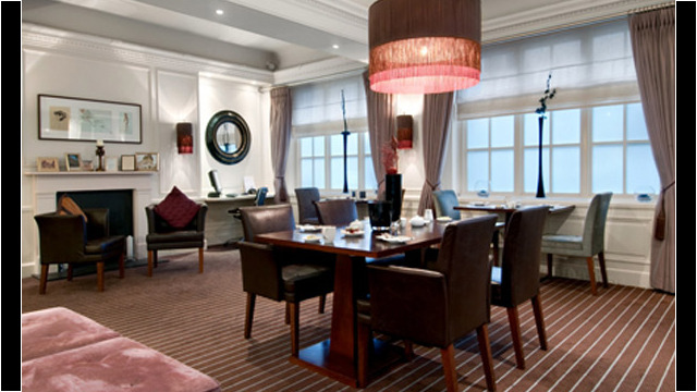 Waldorf Hilton London Executive Lounge. Courtesy image Waldorf Hilton London Executive Lounge