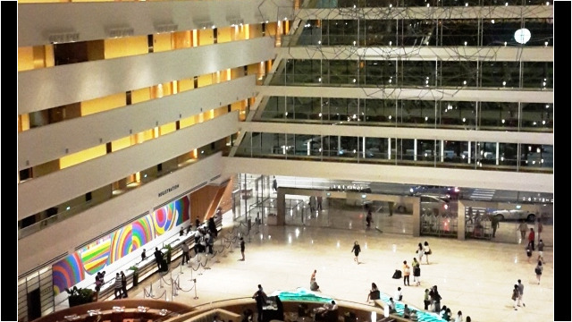 Spacious lobby of the 2561-room Marina Bay Sands Singapore which is part of the complex. © 2014 Phensri Rutledge Marina Bay Sands Singapore