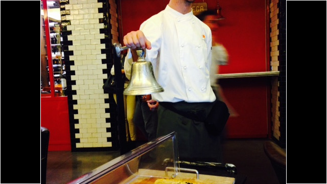 Plateau Madrid is an amazing experience for all of your senses. And the staff are the best. (c) Rob Hard Plateu Madrid Table Service