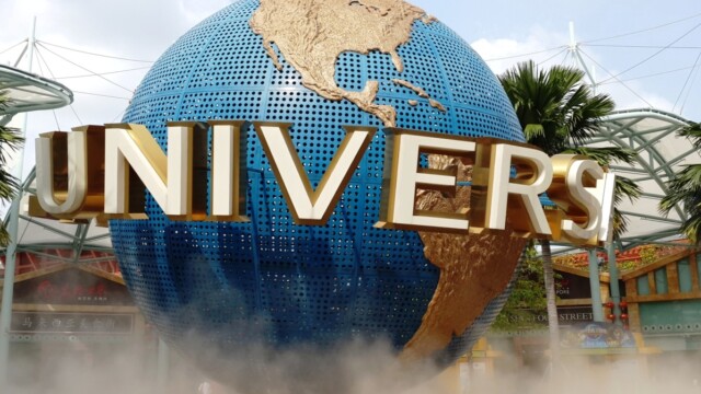 An internationally recognizable globe. © 2014 Phensri Rutledge Universal Studios Singapore