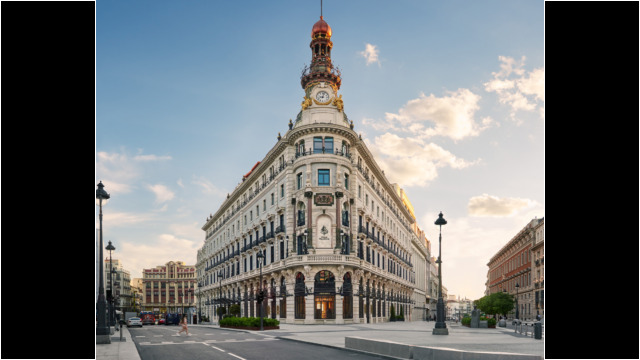 Four Seasons Madrid's Classic Corner Facade. Courtesy image Four Seasons Madrid's Classic Corner Facade