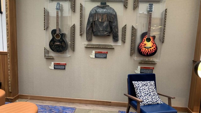 Hardk Rock Hotel Madrid - Lobby Guitars