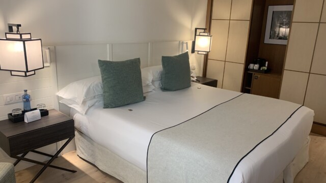 Hotel Molina Lario Guest Room Bedroom