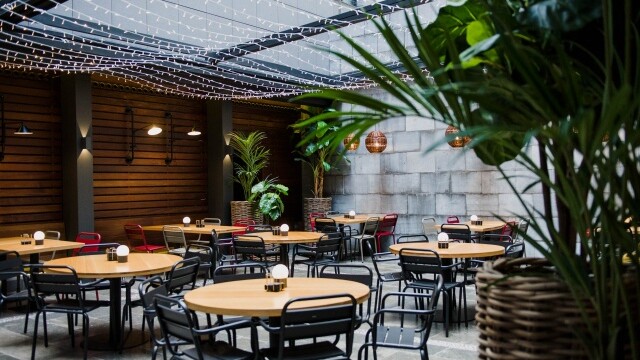 Hotel Molina Lario Matiz Restaurant - Patio. Courtesy image Hotel Molina Lario Matiz Restaurant Patio