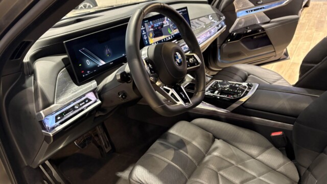 © Rob Hard 2025 2024 BMWxi Drive Sedan Interior