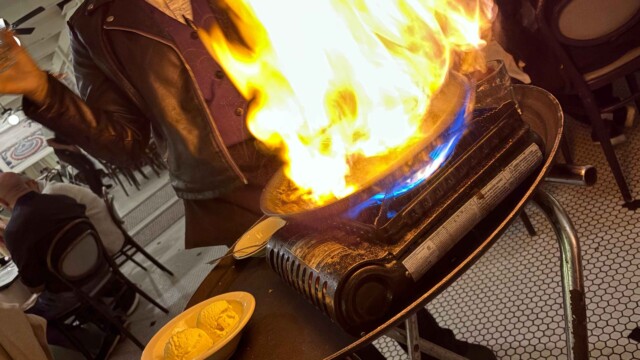 © 2025 Rob Hard Bananas Foster at Court of Two Sisters in New Orleans