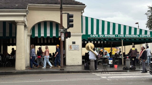 © 2025 Rob Hard Cafe Du Monde in New Orleans