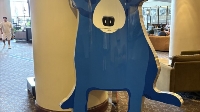 Blue Dog at Sheraton New Orleans. © Rob Hard 2025 Blue Dog at Sheraton New Orleans