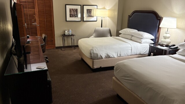 Sheraton New Orleans Standard Queen Guest Room. © Rob Hard 2025 Sheraton New Orleans Standard Queen Guest Room