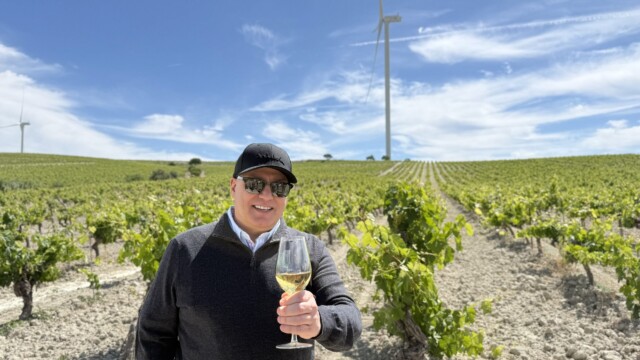 A Glass Of Sherry In The Vineyards Of Macharnudo Alto, Where The White Albariza Soil Helps Define The Wines Of Jerez