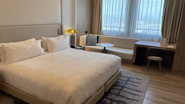 King Guest Room at Madrid Marriott Hotel Princesa Plaza