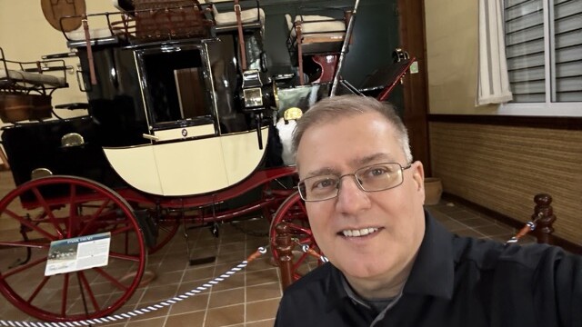 Quick Selfie in Coach Museum in Yeguada Cartuja Hierro del Bocado